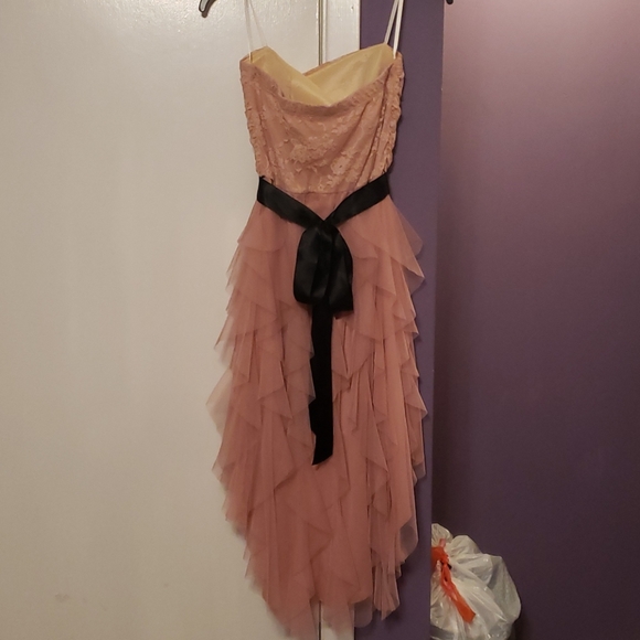 Pink high lo party dress with lace and ruffles - Picture 2 of 3